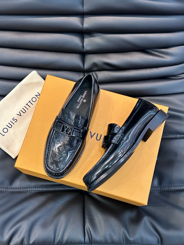 ルイヴィトン靴背面デザイン